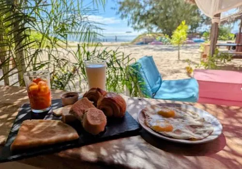petit-déjeuner sur la baie de sakalava